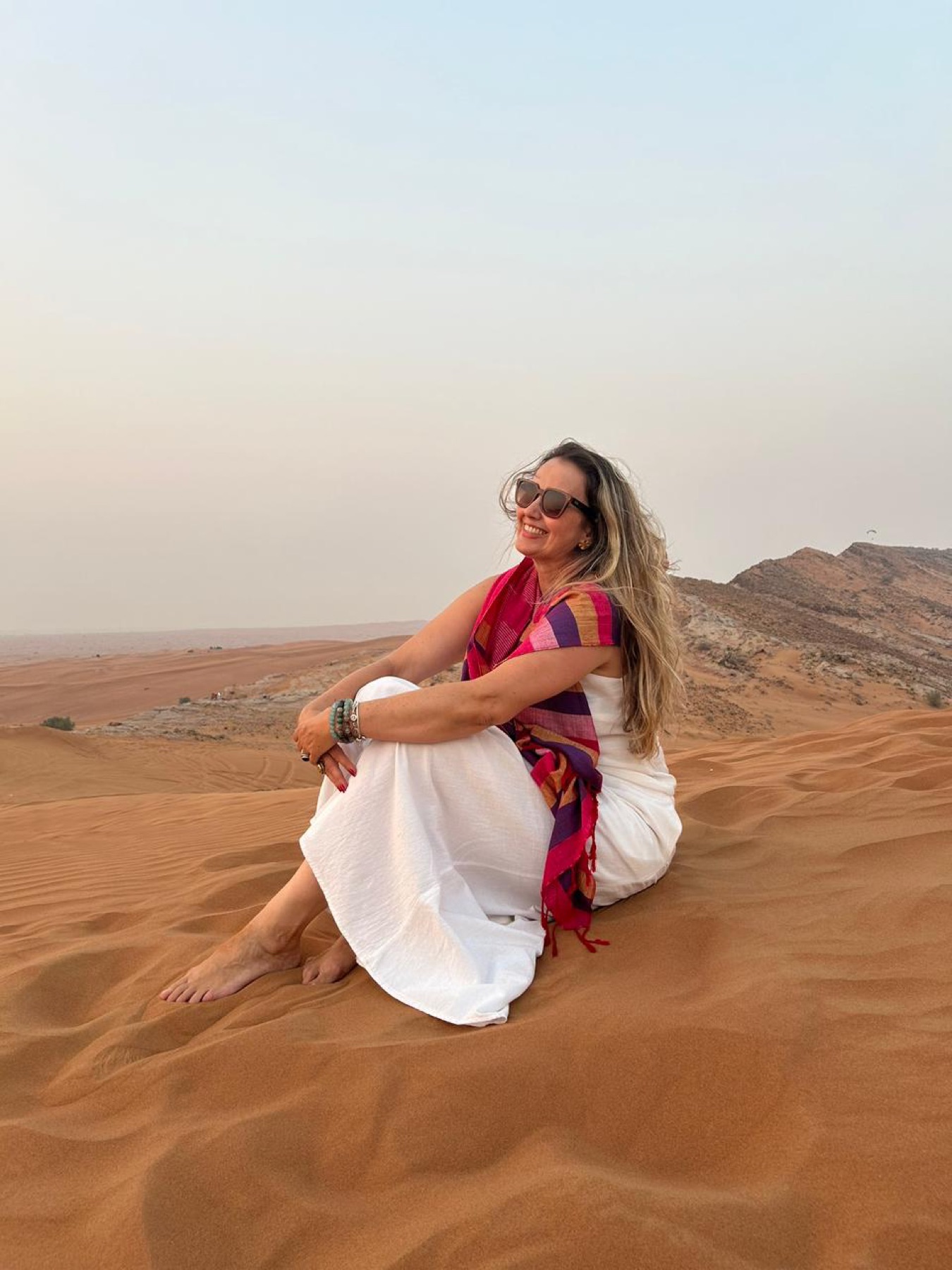 Fabiana Pagan no deserto em Dubai
